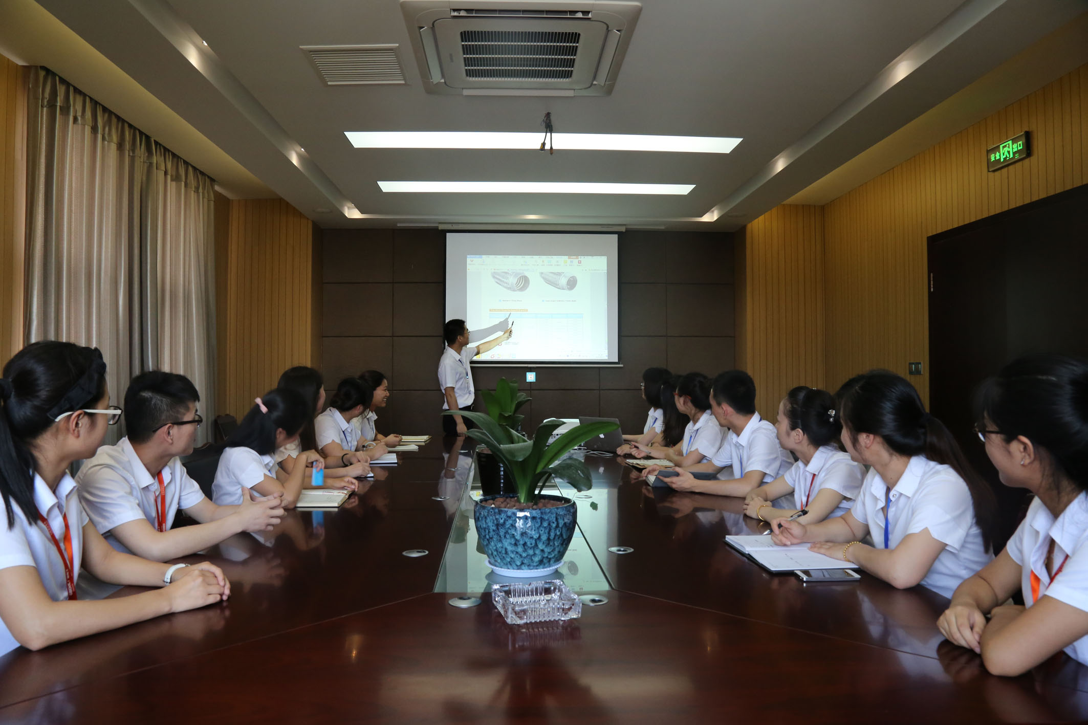 Yueding technical team meeting - custom exhaust flex pipe solutions discussion