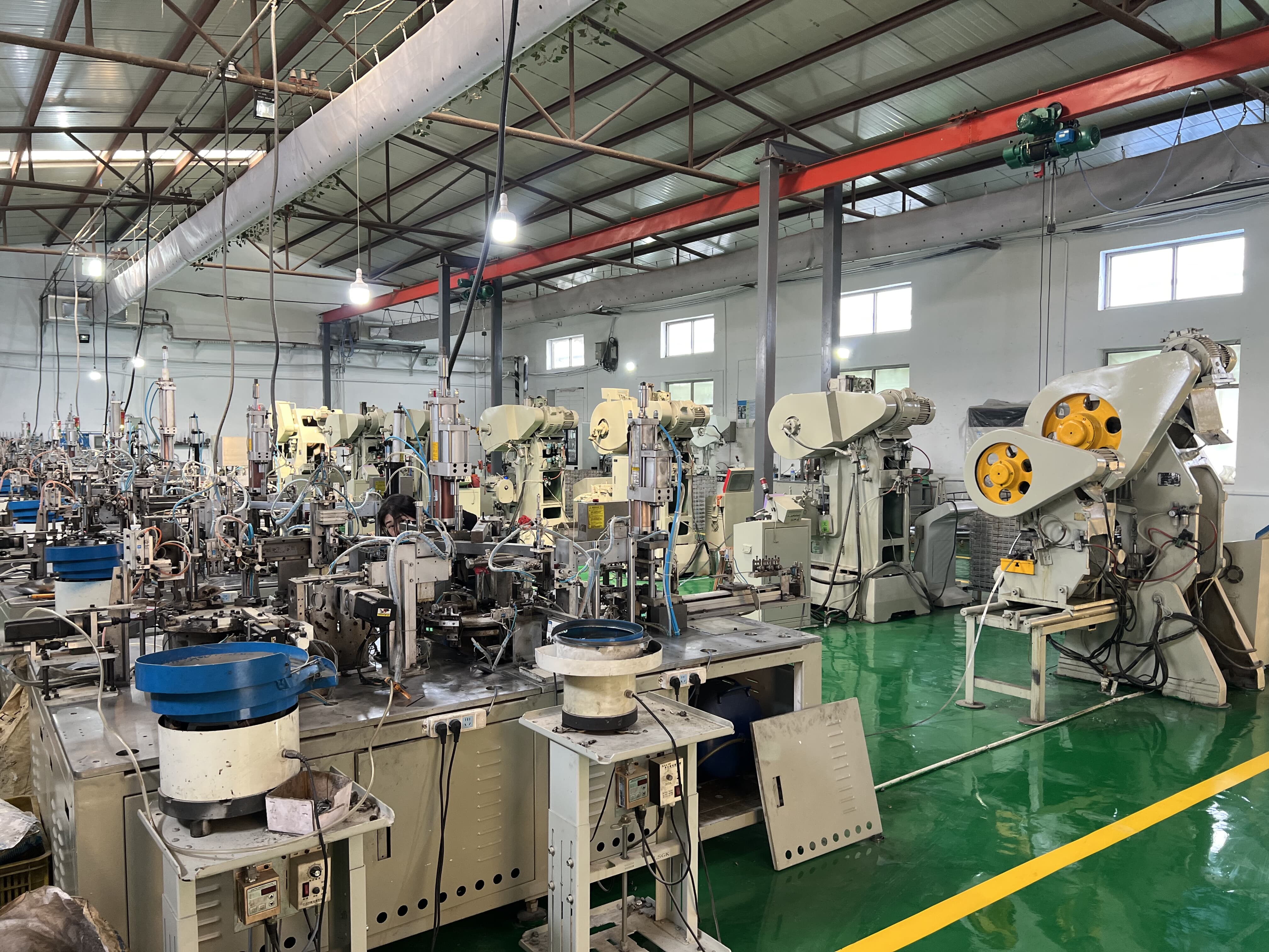 P-type clamp production workshop