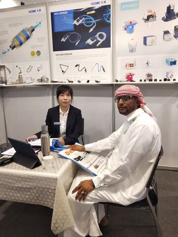 YDCT Dubai exhibition customer group photo
