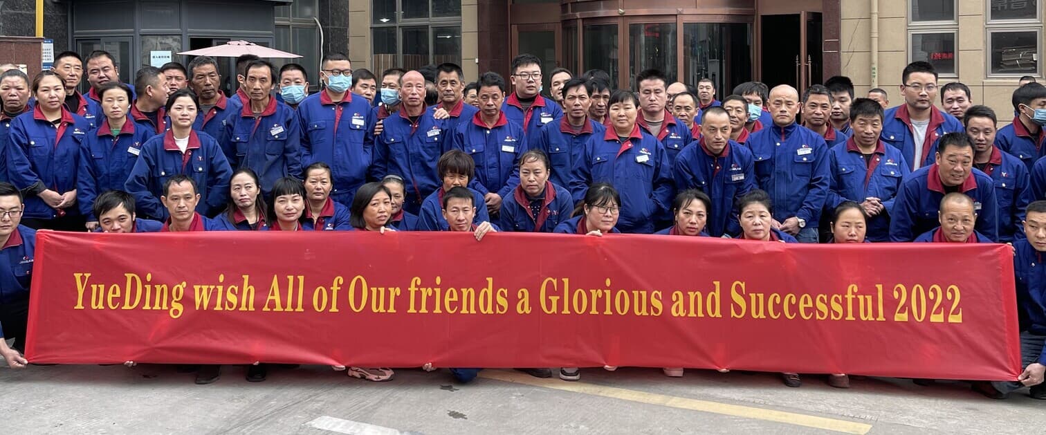 yueding-frontline-manufacturing-workers-group-photo-in-workshop