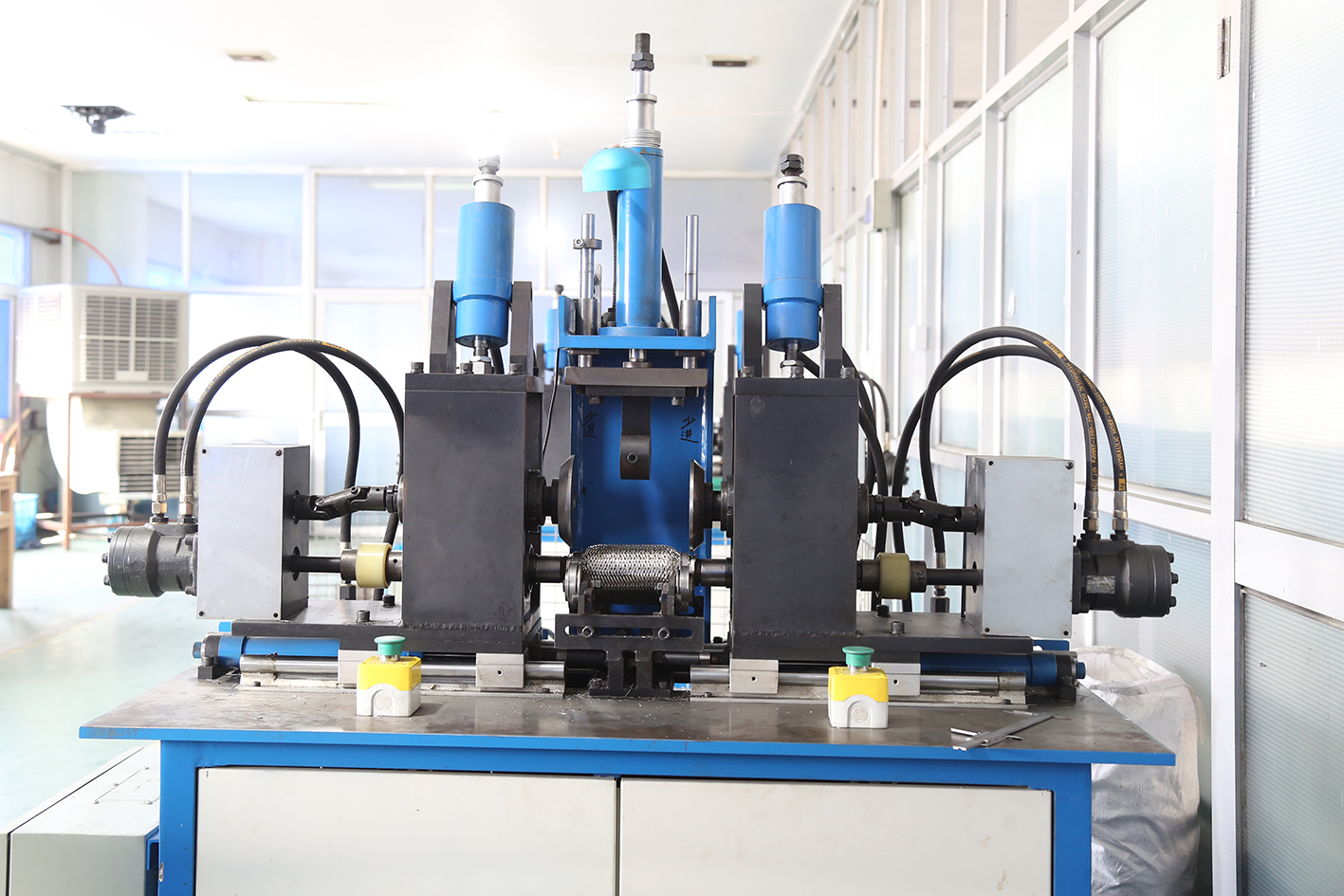 Car exhaust pipe pressure test Car exhaust pipe pressure test