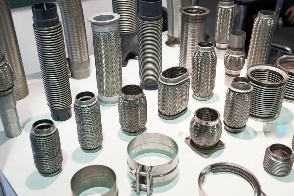 Manufacturing of Yueding Exhaust Flexible Hoses and Exhaust Band Clamps, and Other Exhaust Flexible Connection Series Products.jpeg