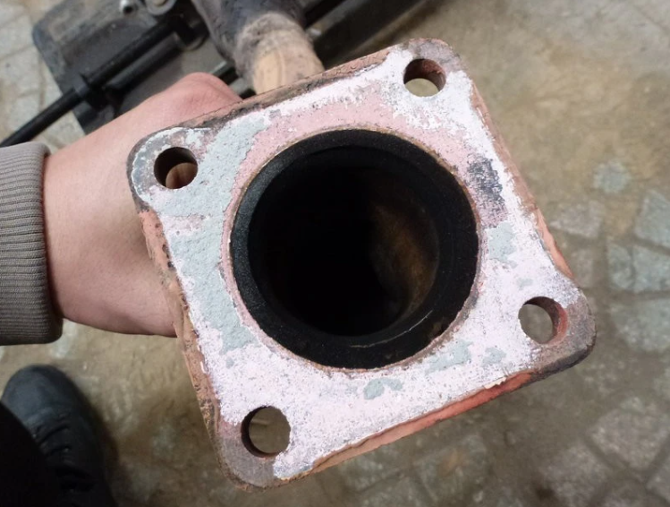 Exhaust flange connection