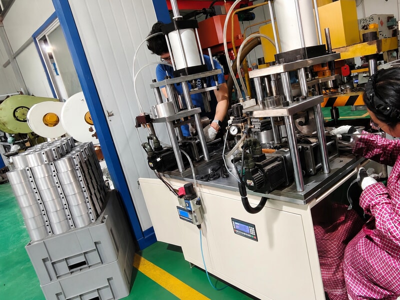 Butt joint clamp production equipment in Yueding factory workshop